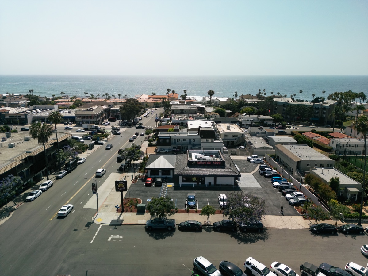 El Pueblo La Jolla storefront on Pearl Street with the Pacific Ocean in the background